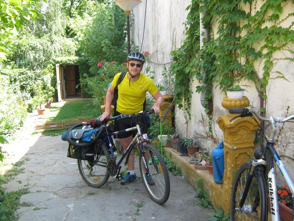 Hotel Base For Adventurers - Urban Guerrilla Negotin Exterior foto